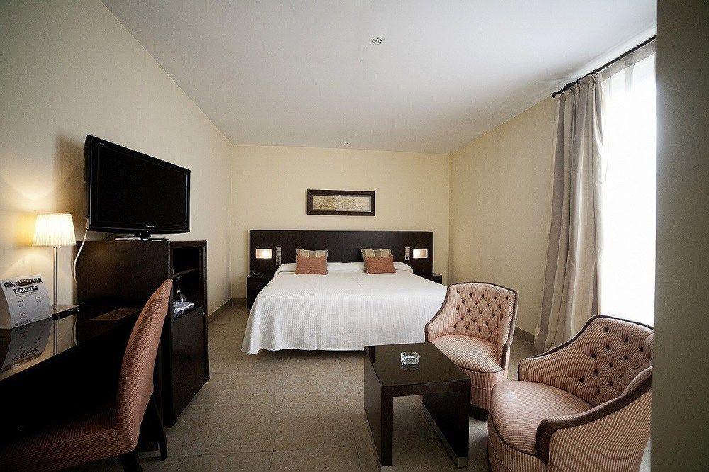 Hotel El Meson ตอร์ริโคส ภายนอก รูปภาพ