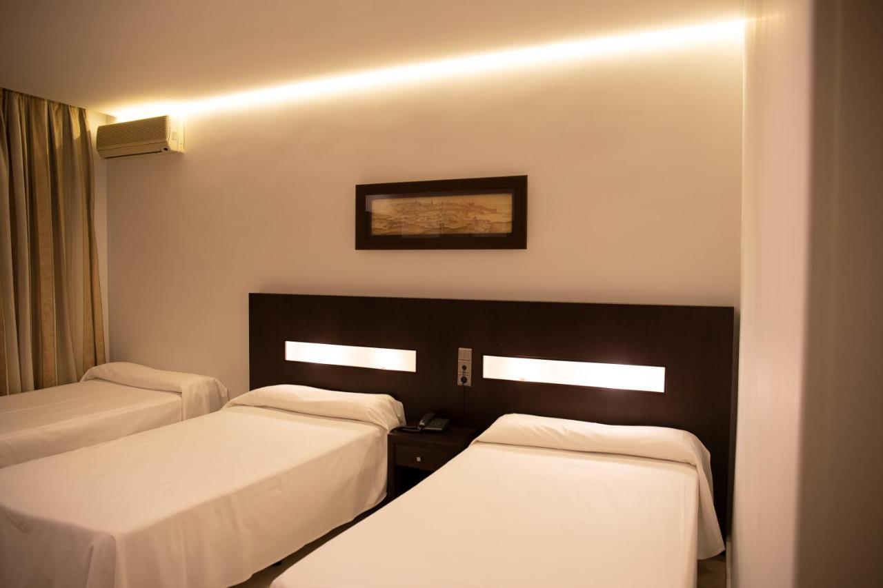 Hotel El Meson ตอร์ริโคส ภายนอก รูปภาพ
