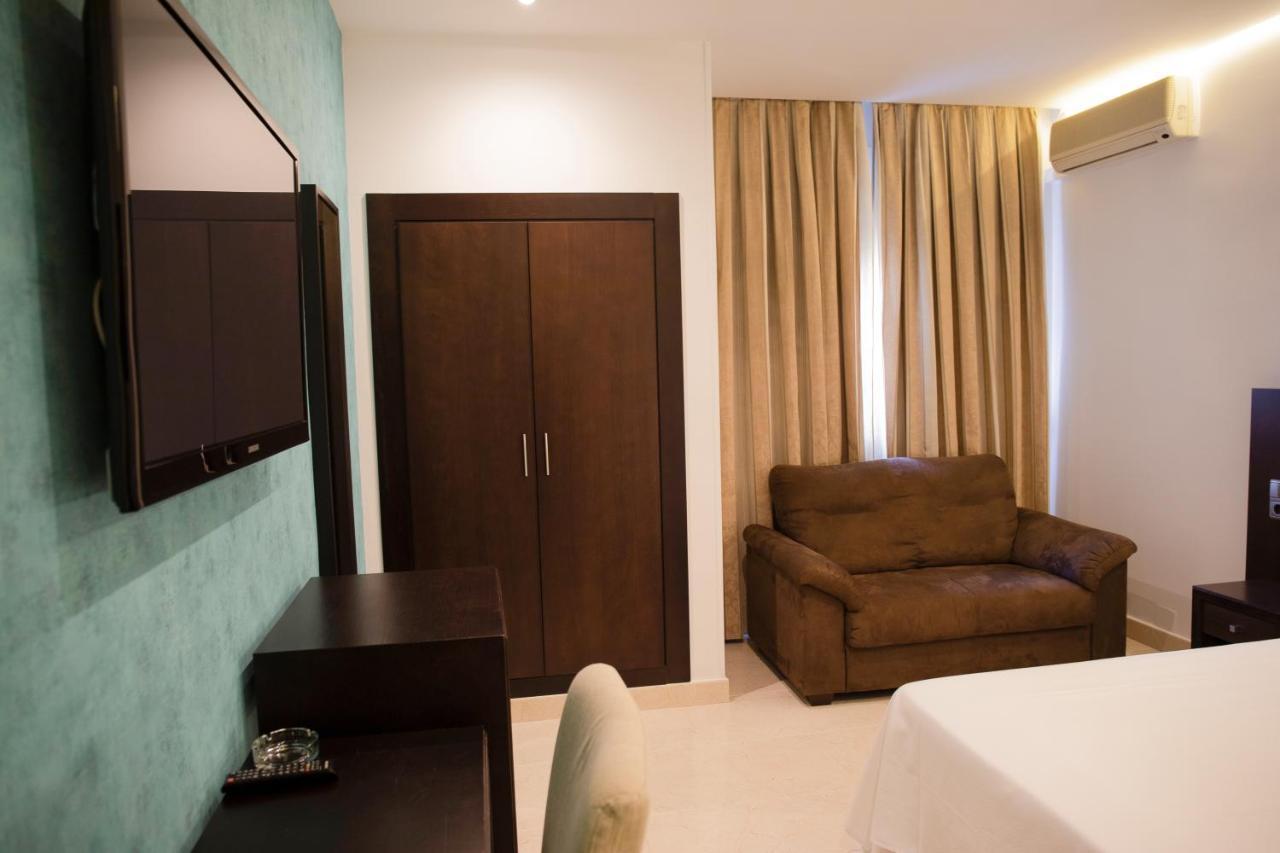 Hotel El Meson ตอร์ริโคส ภายนอก รูปภาพ