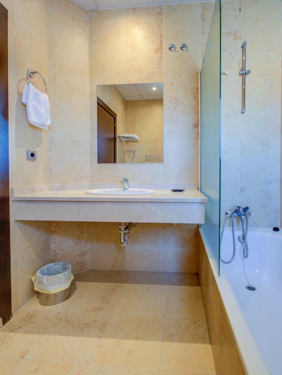 Hotel El Meson ตอร์ริโคส ภายนอก รูปภาพ