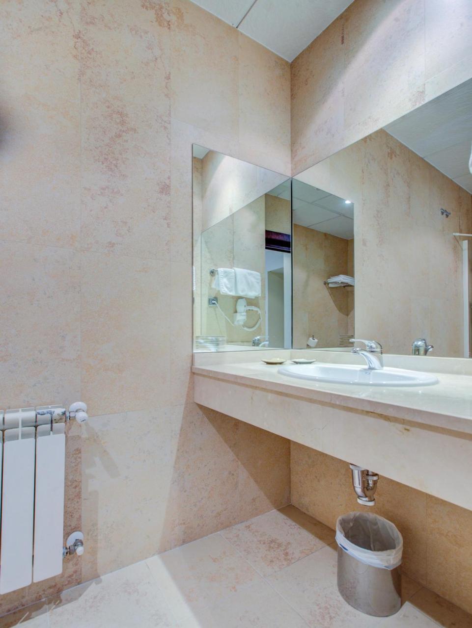 Hotel El Meson ตอร์ริโคส ภายนอก รูปภาพ