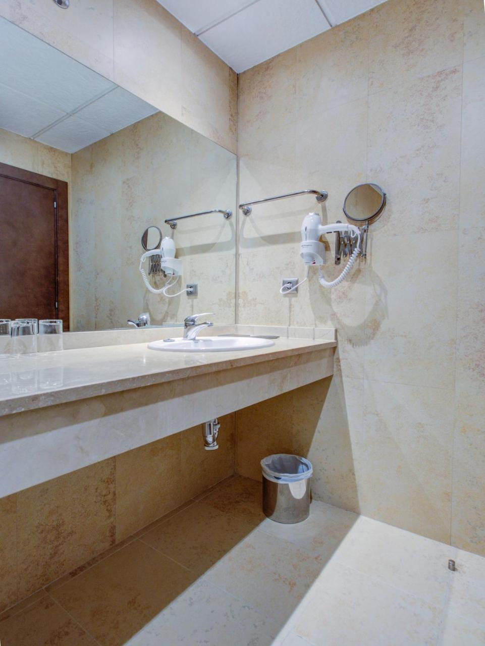 Hotel El Meson ตอร์ริโคส ภายนอก รูปภาพ