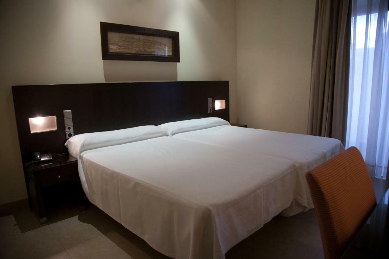 Hotel El Meson ตอร์ริโคส ภายนอก รูปภาพ
