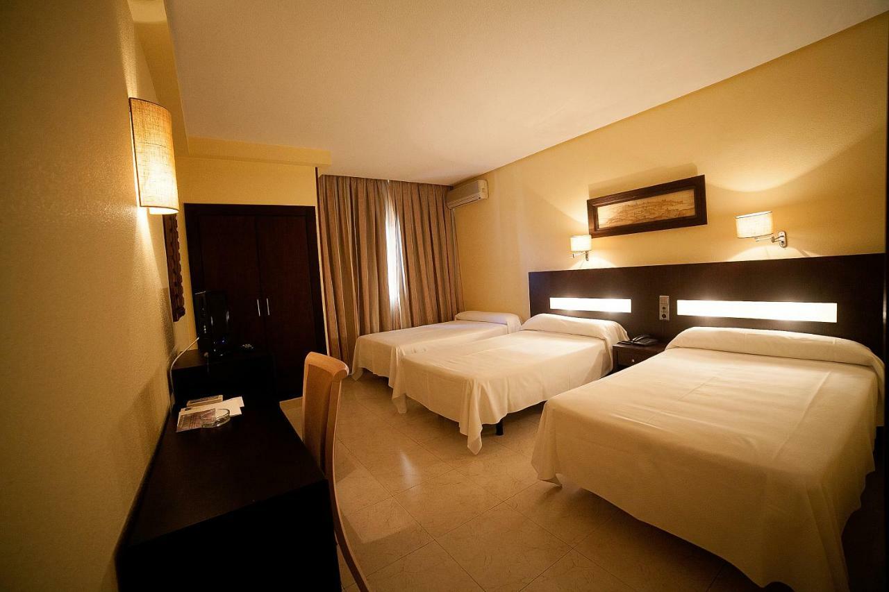 Hotel El Meson ตอร์ริโคส ภายนอก รูปภาพ