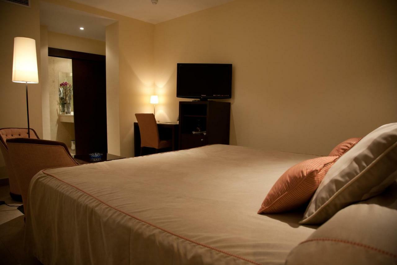 Hotel El Meson ตอร์ริโคส ภายนอก รูปภาพ