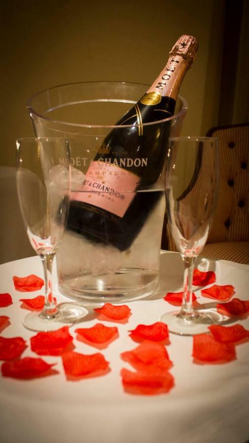 Hotel El Meson ตอร์ริโคส ภายนอก รูปภาพ